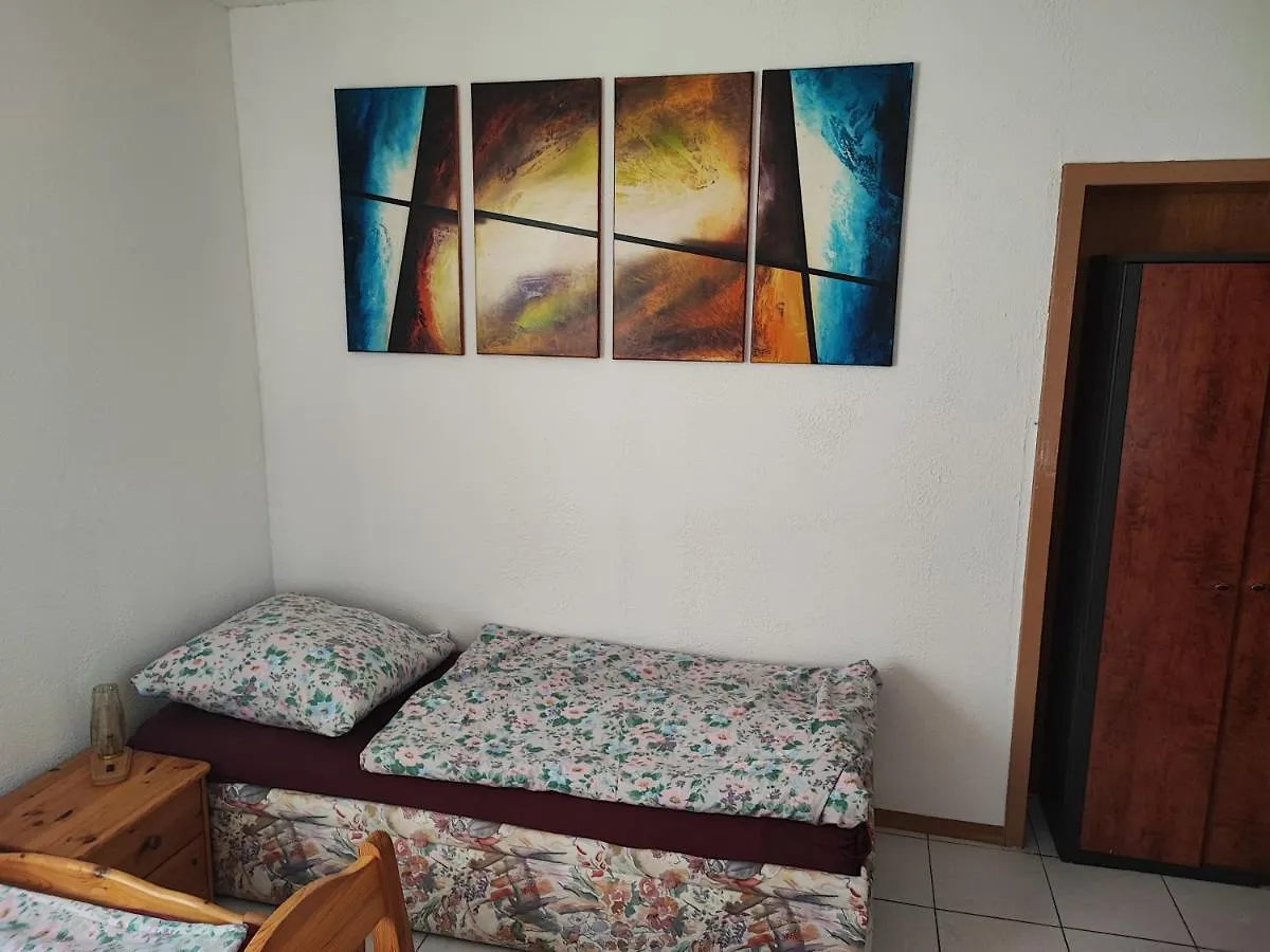 Apartment Gaestehaus Nachtigall 2 Gaedheim Germany